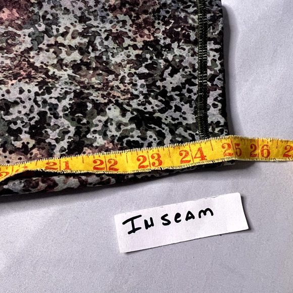 Fabletics Define PowerHold High Waisted 7/8 Womens Medium Earthen Color Camo - Picture 7 of 12